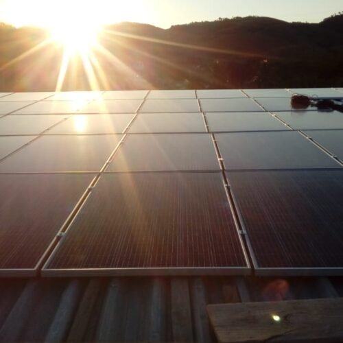 Como Funciona uma Usina Solar e Por Que Esse Investimento Traz Resultados Reais para Sua Empresa