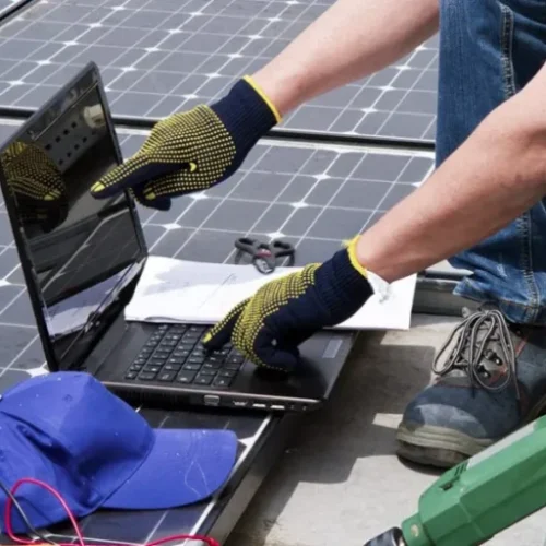Manutenção em Usinas Solares: Custos e Benefícios